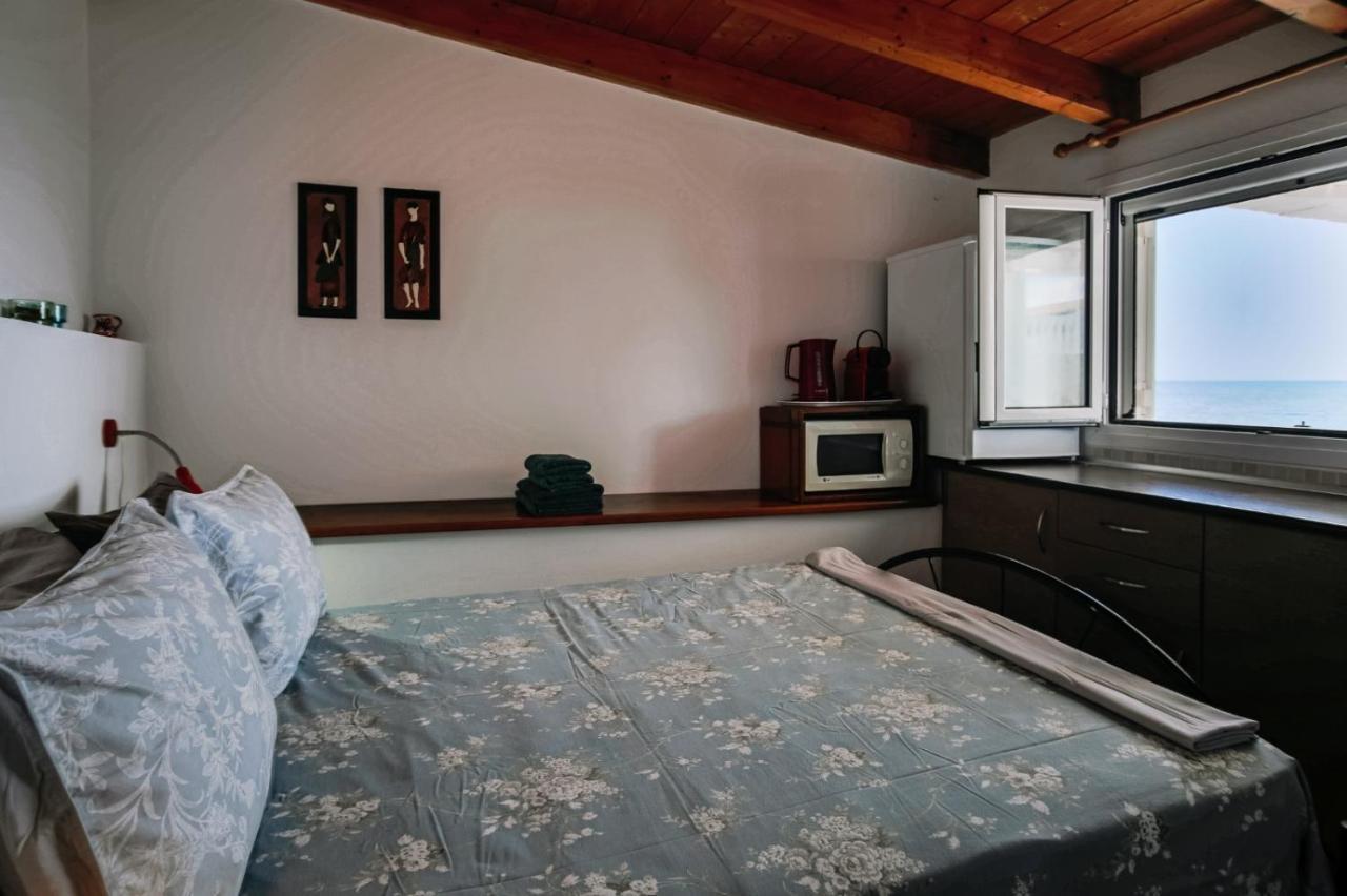 Floreika Studio By The Sea Skinaria ภายนอก รูปภาพ